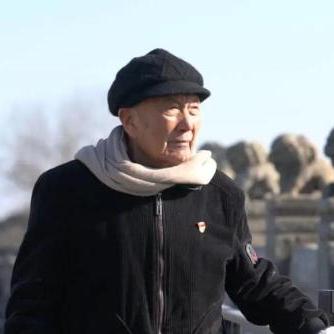 (激烈枪炮声)激烈炮弹对决：全面展开激烈碰撞的战斗场面