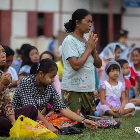 (激烈枪炮声)激烈炮弹对决:全面展开激烈碰撞的战斗场面 (激烈枪炮声)激烈炮弹对决:全面展开激烈碰撞的战斗场面